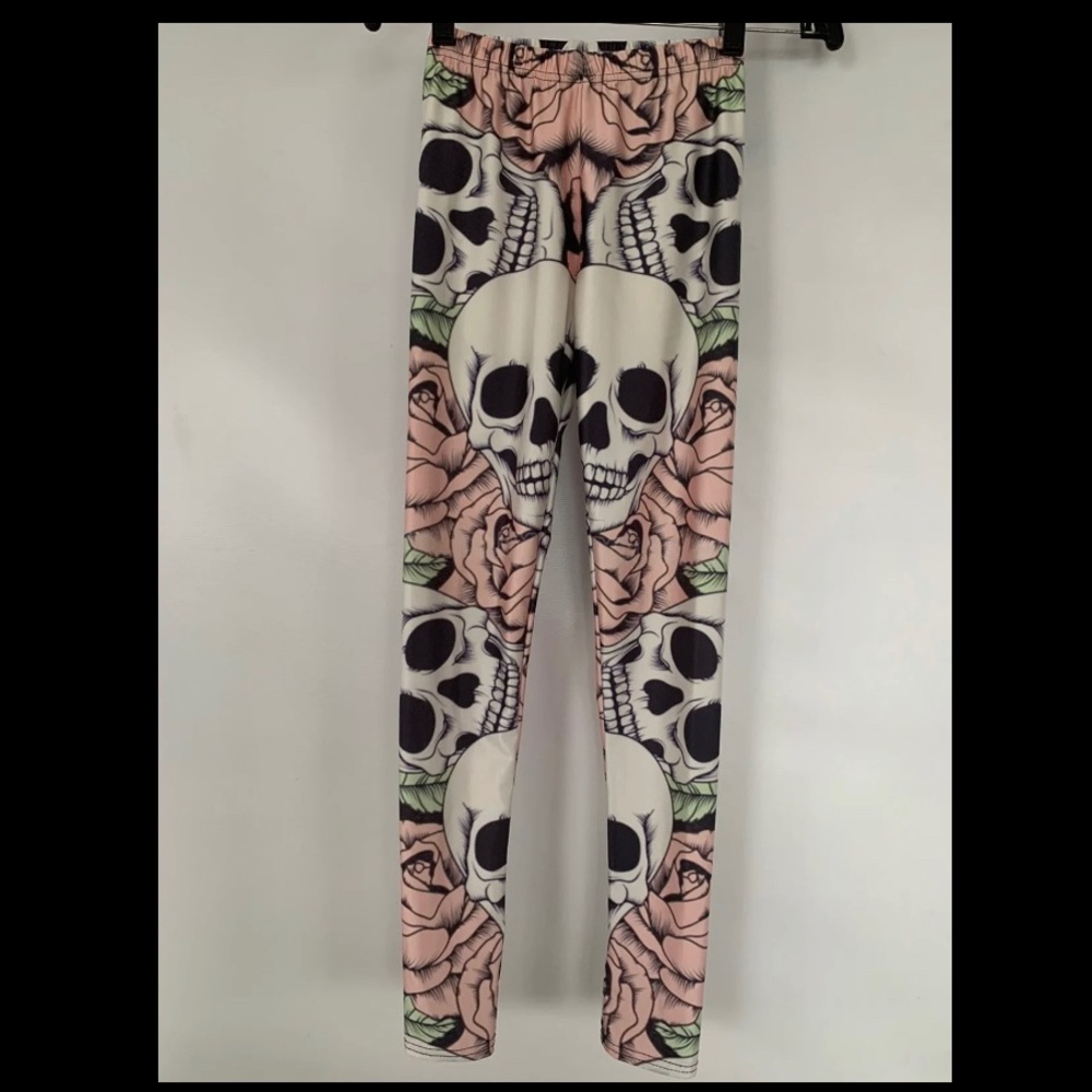 Lotus leggings w skulls and roses. Size small